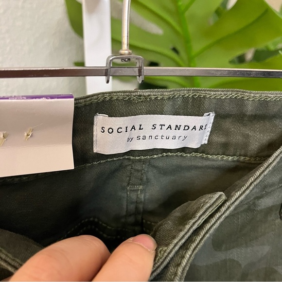 💚 Social Standard by Sanctuary Camo Print High-Rise Skinny Jeans | Sz 14/32 - Picture 3 of 8